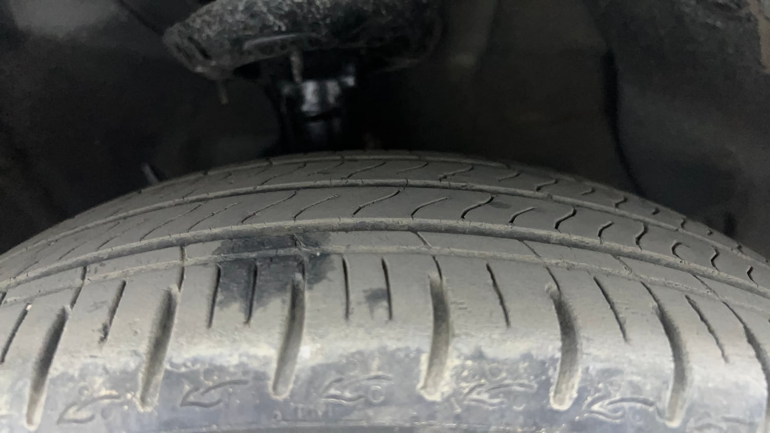 Used 2021 Hyundai Aura SX Plus 1.2 AMT Petrol Petrol Automatic tyres RIGHT FRONT TYRE TREAD VIEW