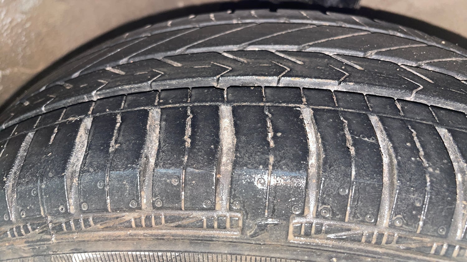 Used 2016 Hyundai Xcent S 1.2 Petrol Manual tyres RIGHT FRONT TYRE TREAD VIEW