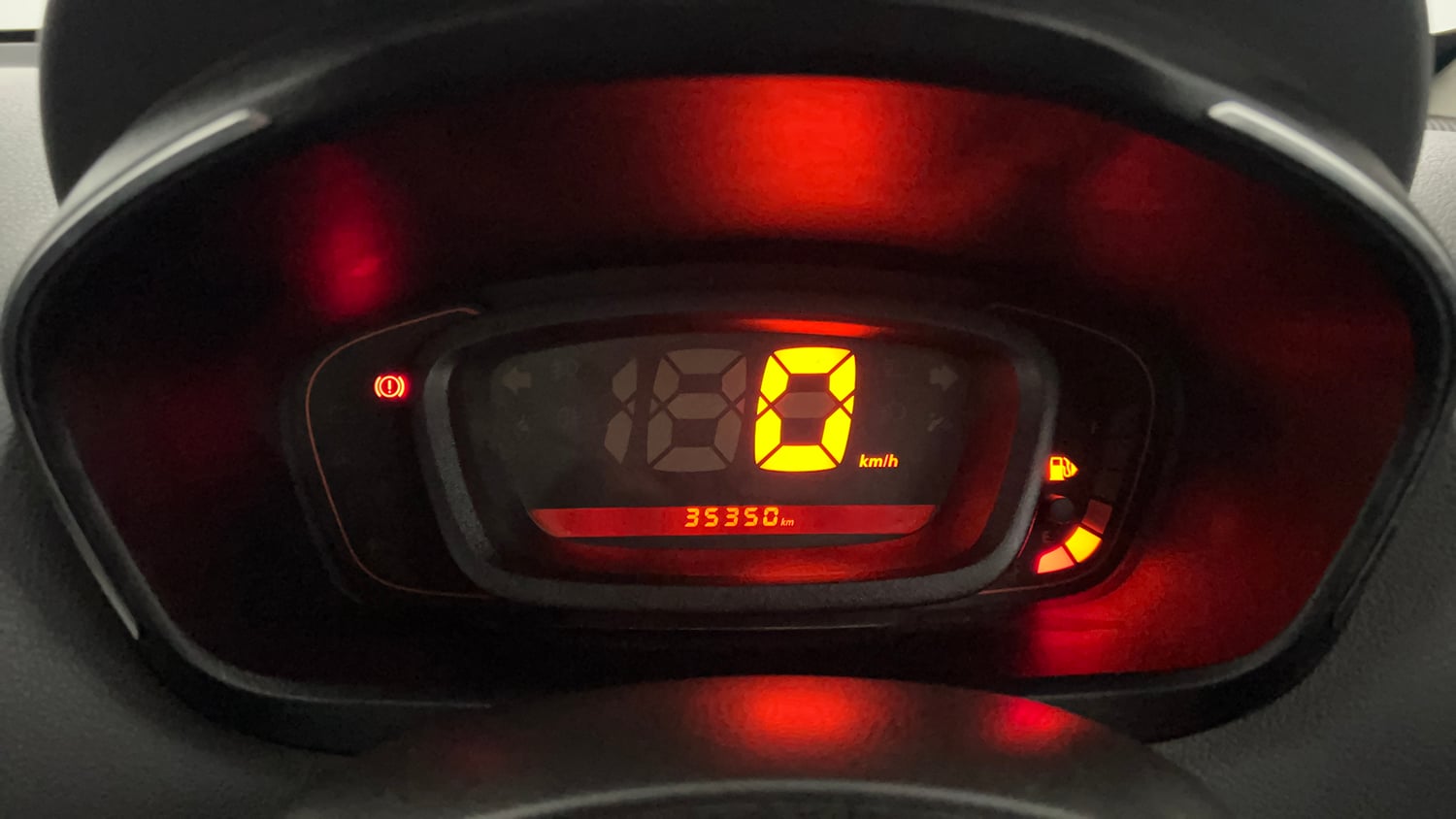 Used 2018 Renault Kwid 1.0 RXT Opt Petrol Manual interior CLUSTERMETER VIEW
