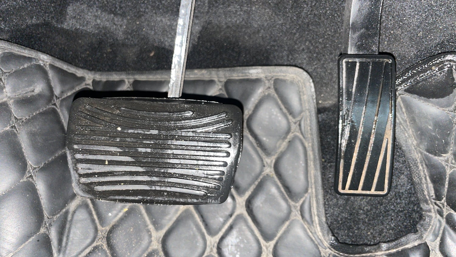 Used 2022 Mahindra XUV700 AX 5 Petrol AT 5 STR Petrol Automatic interior PEDALS VIEW