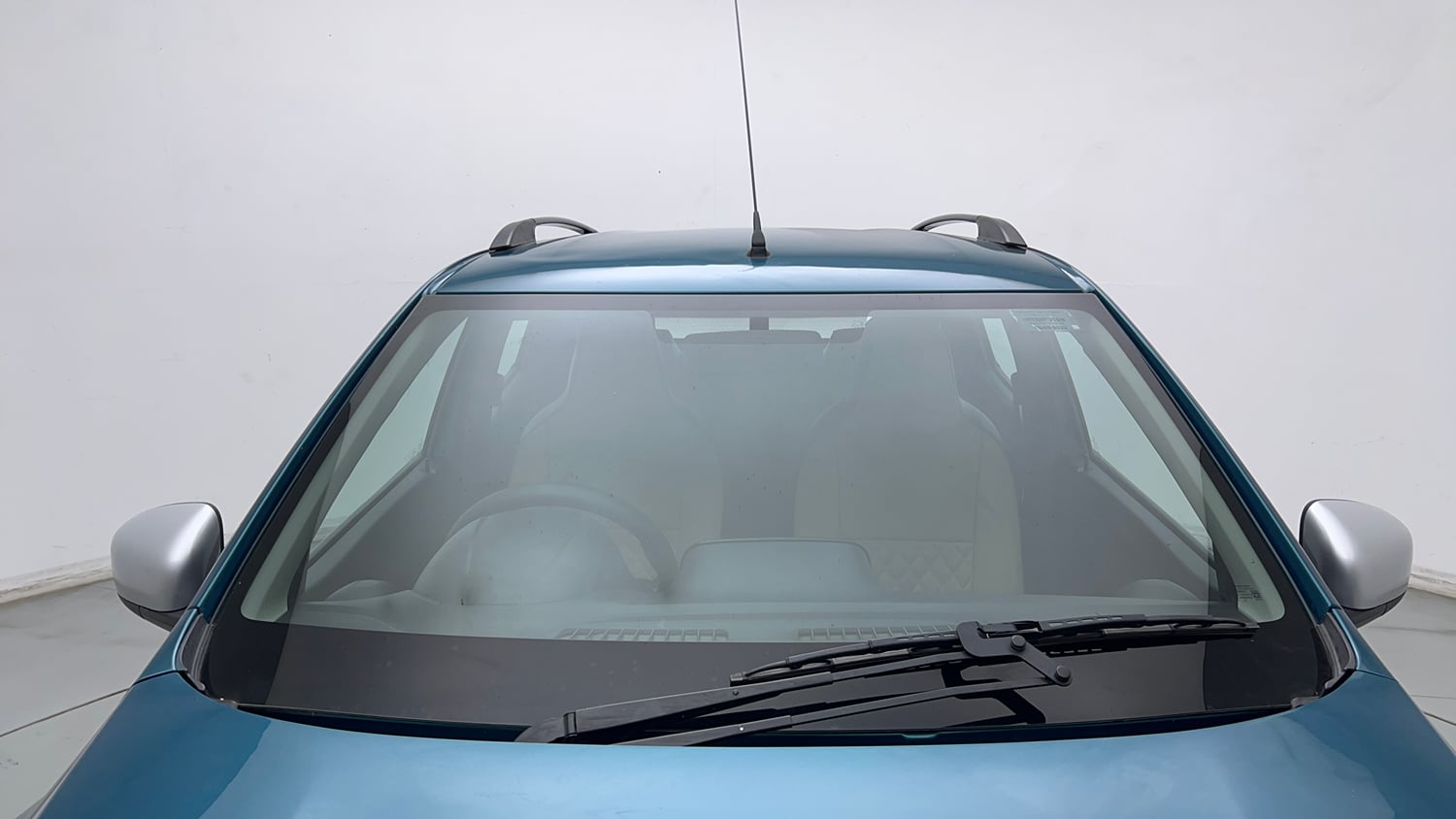 Used 2022 Renault Kwid RXT 1.0 Petrol Manual exterior FRONT WINDSHIELD VIEW