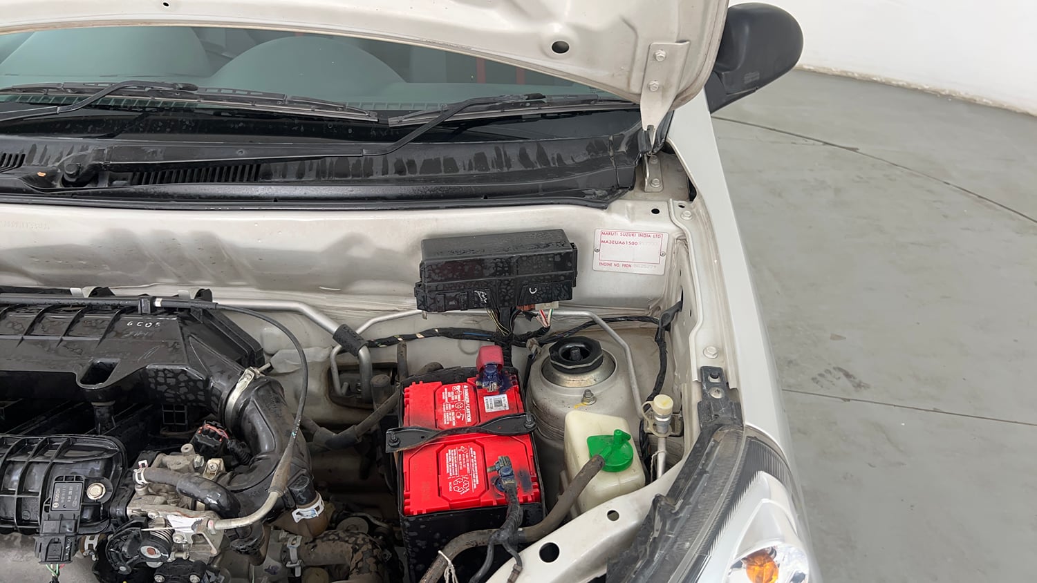 Used 2016 Maruti Suzuki Alto 800 Lxi Petrol Manual engine ENGINE LEFT SIDE HINGE & APRON VIEW