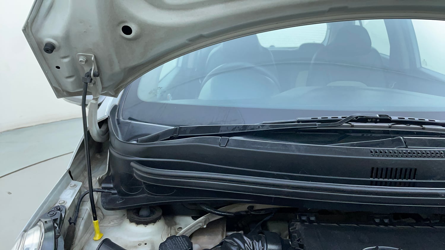 Used 2017 Hyundai Grand i10 Sportz 1.2 Kappa VTVT Petrol Manual engine ENGINE RIGHT SIDE HINGE & APRON VIEW