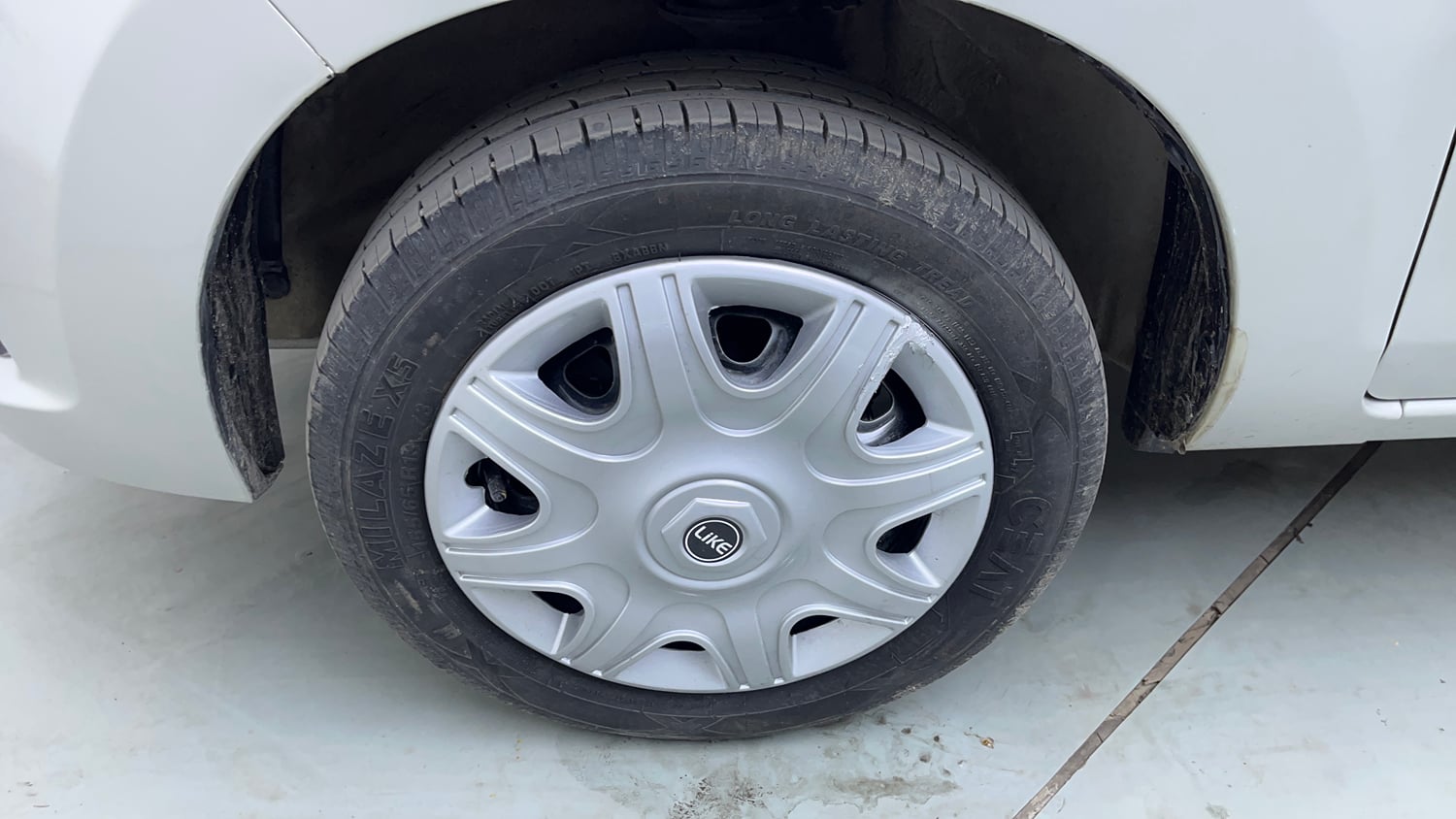 Used 2016 Maruti Suzuki Alto K10 VXi AMT Petrol Automatic tyres LEFT FRONT TYRE RIM VIEW