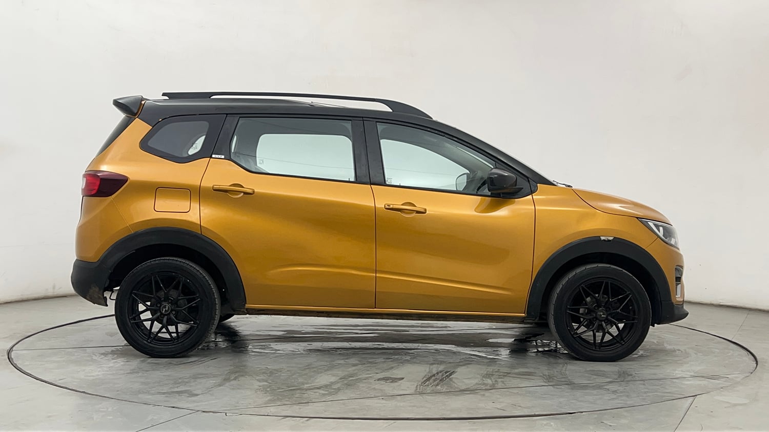 Used 2020 Renault Triber RXZ EASY-R AMT Petrol Automatic exterior RIGHT SIDE VIEW