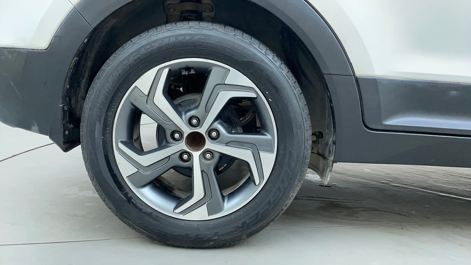 Used 2018 Hyundai Creta SX 1.6 AT Petrol Petrol Automatic tyres RIGHT REAR TYRE RIM VIEW