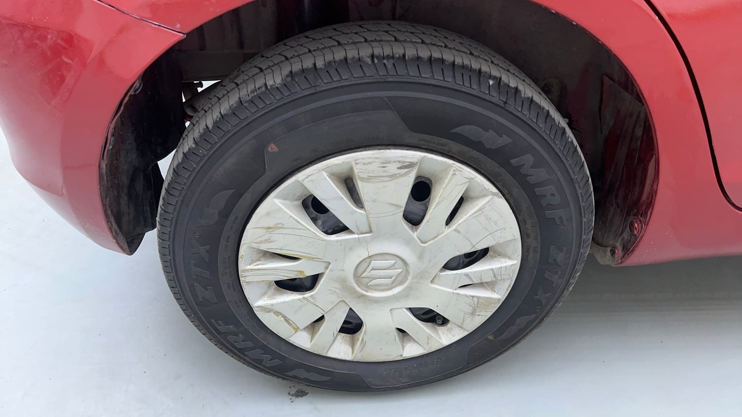 Used 2014 Maruti Suzuki Swift VXi Petrol Manual tyres RIGHT REAR TYRE RIM VIEW