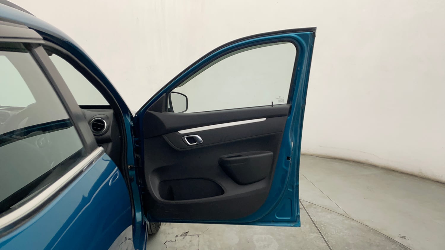 Used 2024 Renault Kwid CLIMBER 1.0 MT Petrol Manual interior RIGHT FRONT DOOR OPEN VIEW