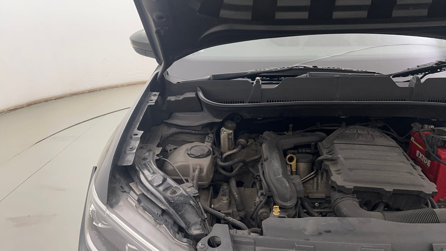 Used 2023 Volkswagen Taigun Topline 1.0 TSI MT Petrol Manual engine ENGINE RIGHT SIDE HINGE & APRON VIEW
