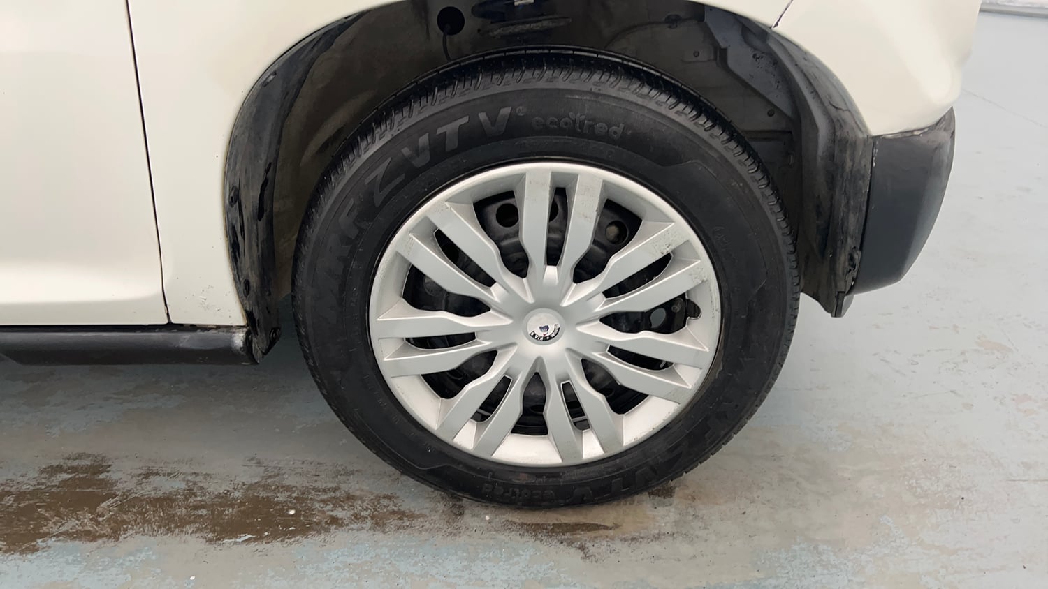 Used 2021 Maruti Suzuki S-Presso VXi Plus Petrol Manual tyres RIGHT FRONT TYRE RIM VIEW