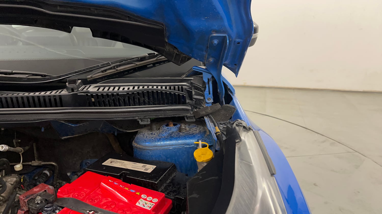 Used 2020 Tata Nexon XZA Plus (O) Dual Tone Petrol Automatic engine ENGINE LEFT SIDE HINGE & APRON VIEW