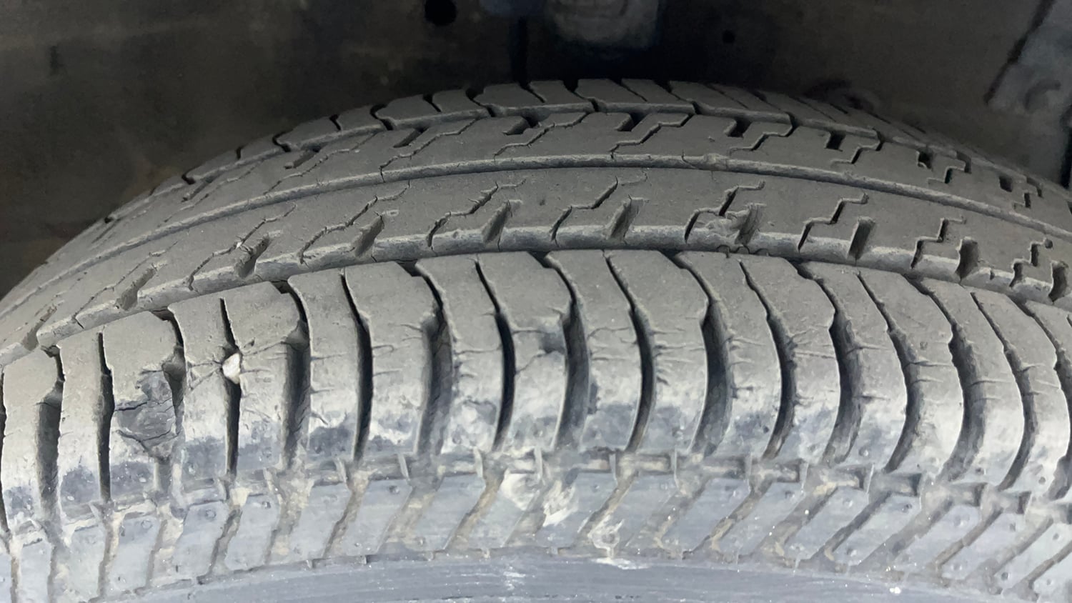 Used 2015 Maruti Suzuki Swift Dzire VXI Petrol Manual tyres RIGHT FRONT TYRE TREAD VIEW