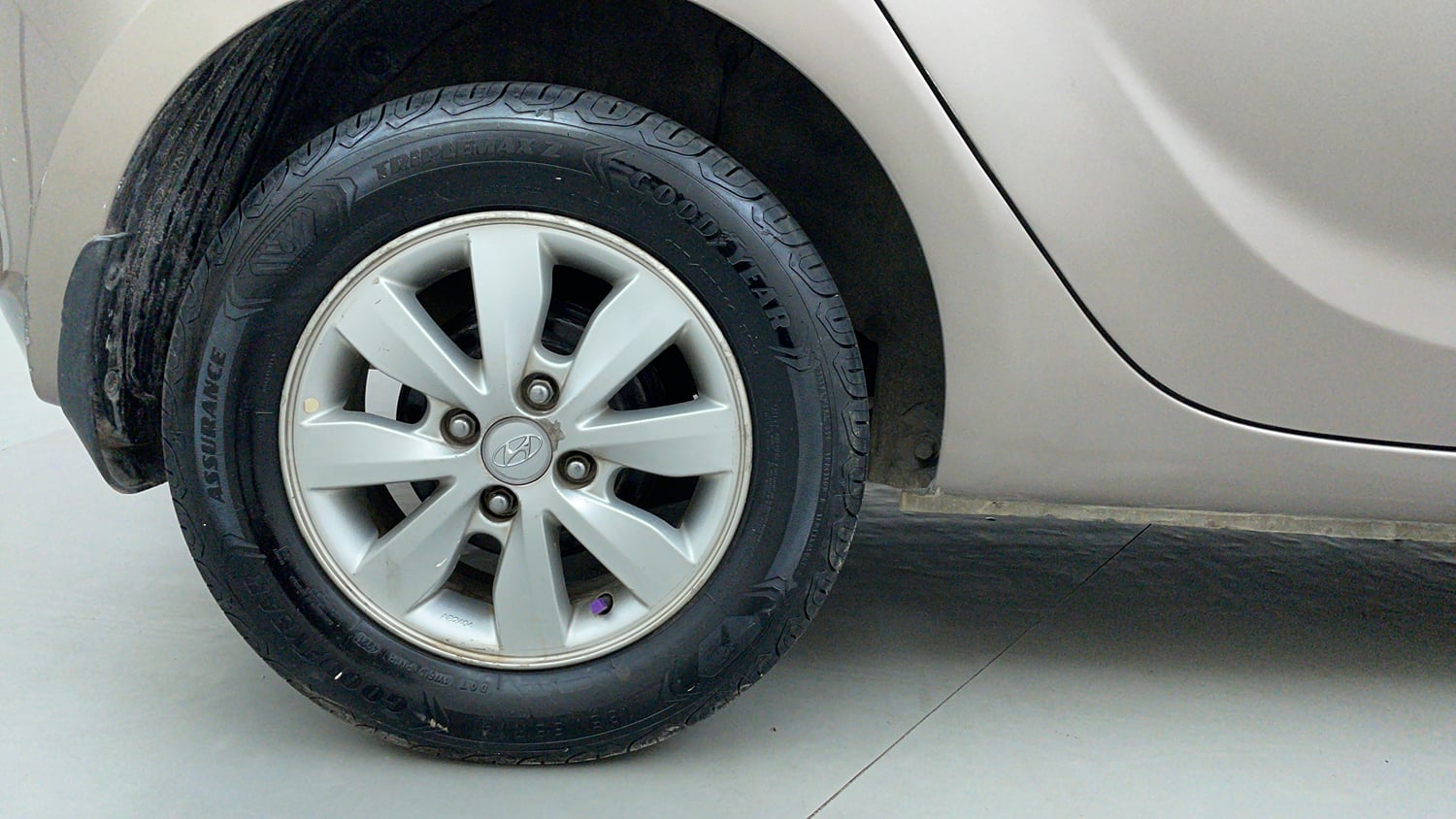 Used 2013 Hyundai i20 Asta 1.2 Petrol Manual tyres RIGHT REAR TYRE RIM VIEW
