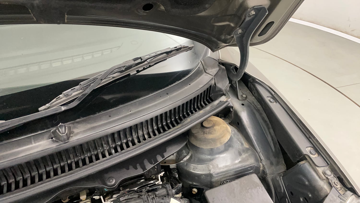 Used 2019 Maruti Suzuki Baleno Delta Petrol Manual engine ENGINE LEFT SIDE HINGE & APRON VIEW