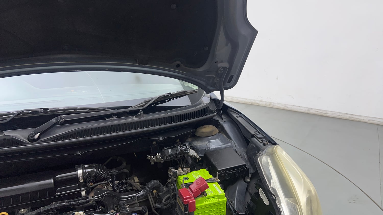 Used 2016 Maruti Suzuki Baleno Delta 1.2 Petrol Manual engine ENGINE LEFT SIDE HINGE & APRON VIEW