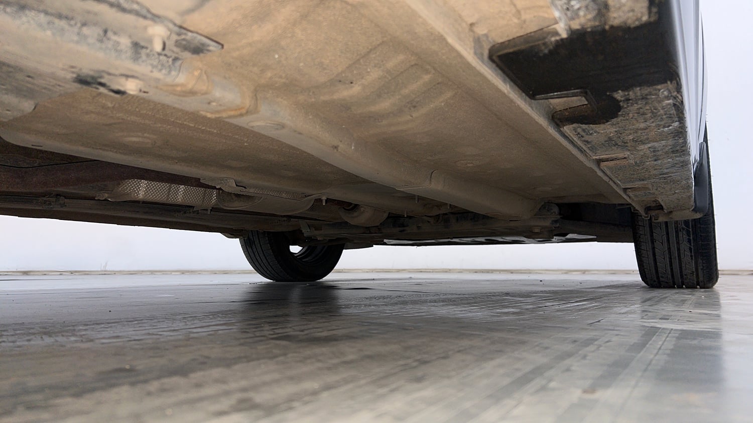 Used 2024 Hyundai i20 Sportz (O) 1.2 MT Petrol Manual extra REAR RIGHT UNDERBODY VIEW
