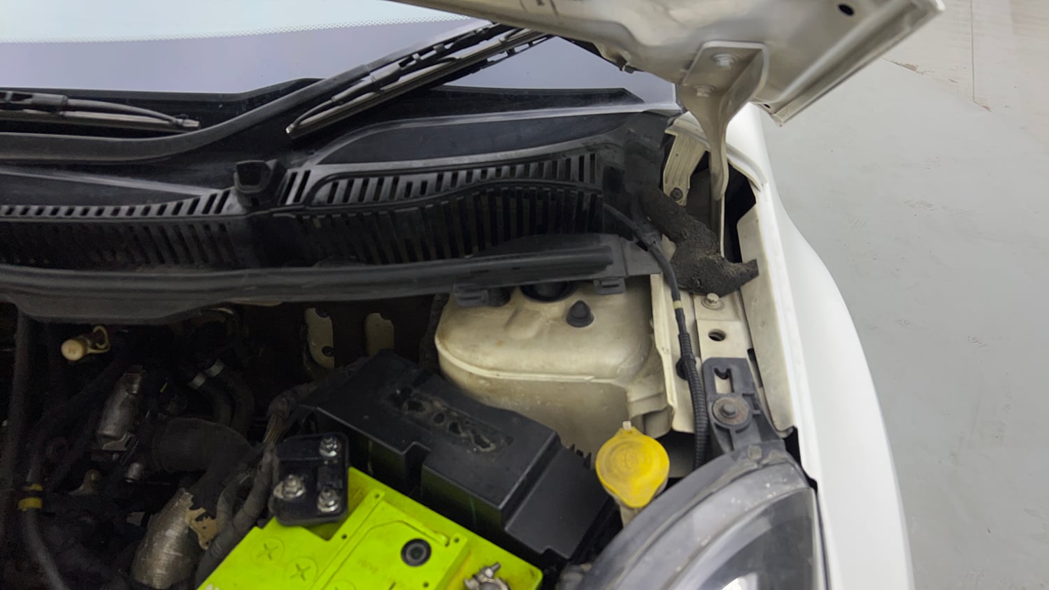 Used 2018 Tata Nexon XZA Plus Petrol Petrol Automatic engine ENGINE LEFT SIDE HINGE & APRON VIEW
