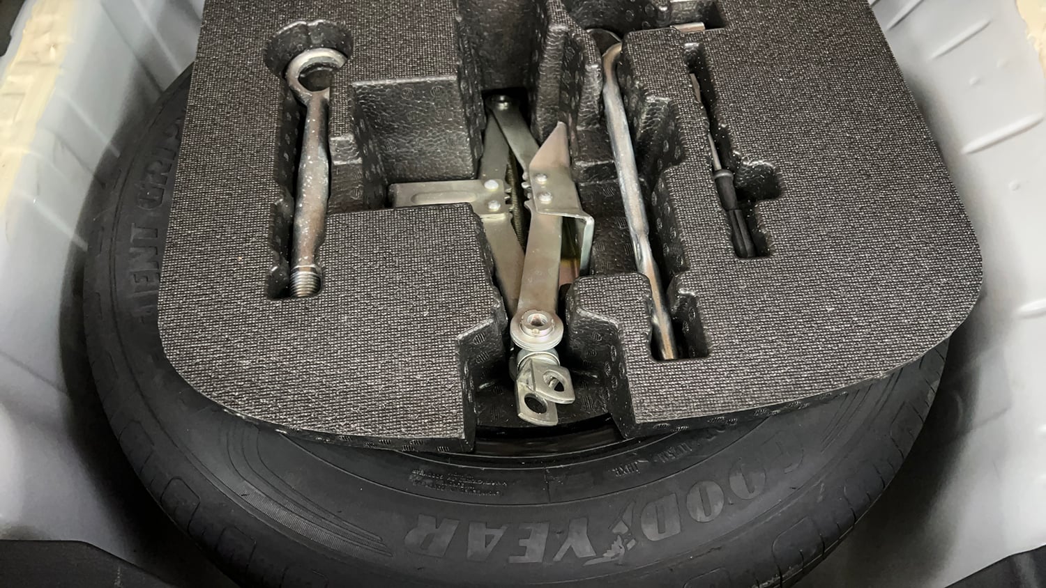 Used 2025 Honda Elevate V CVT Petrol Automatic tyres SPARE TYRE VIEW