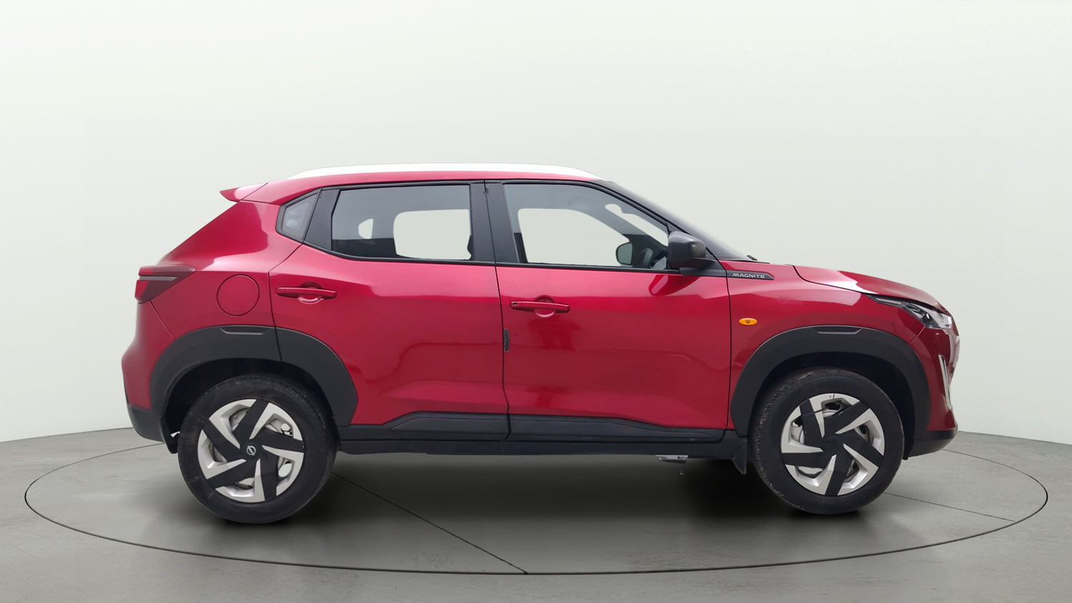Used 2025 Nissan Magnite XE Petrol Manual exterior RIGHT SIDE VIEW