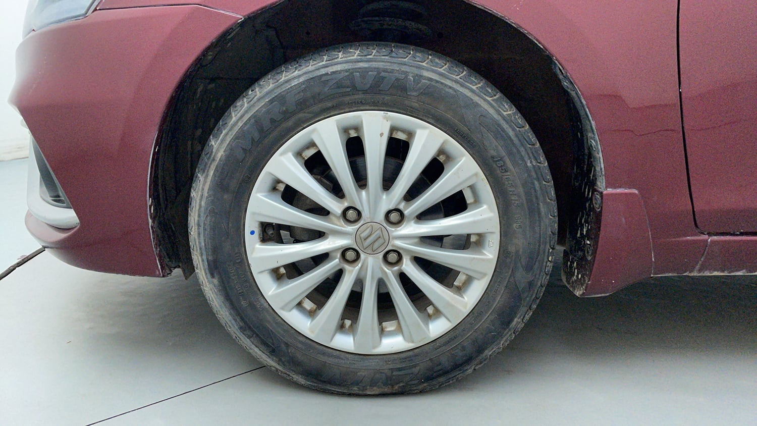 Used 2019 Maruti Suzuki Ciaz Zeta Hybrid 1.5 AT Petrol Automatic tyres LEFT FRONT TYRE RIM VIEW