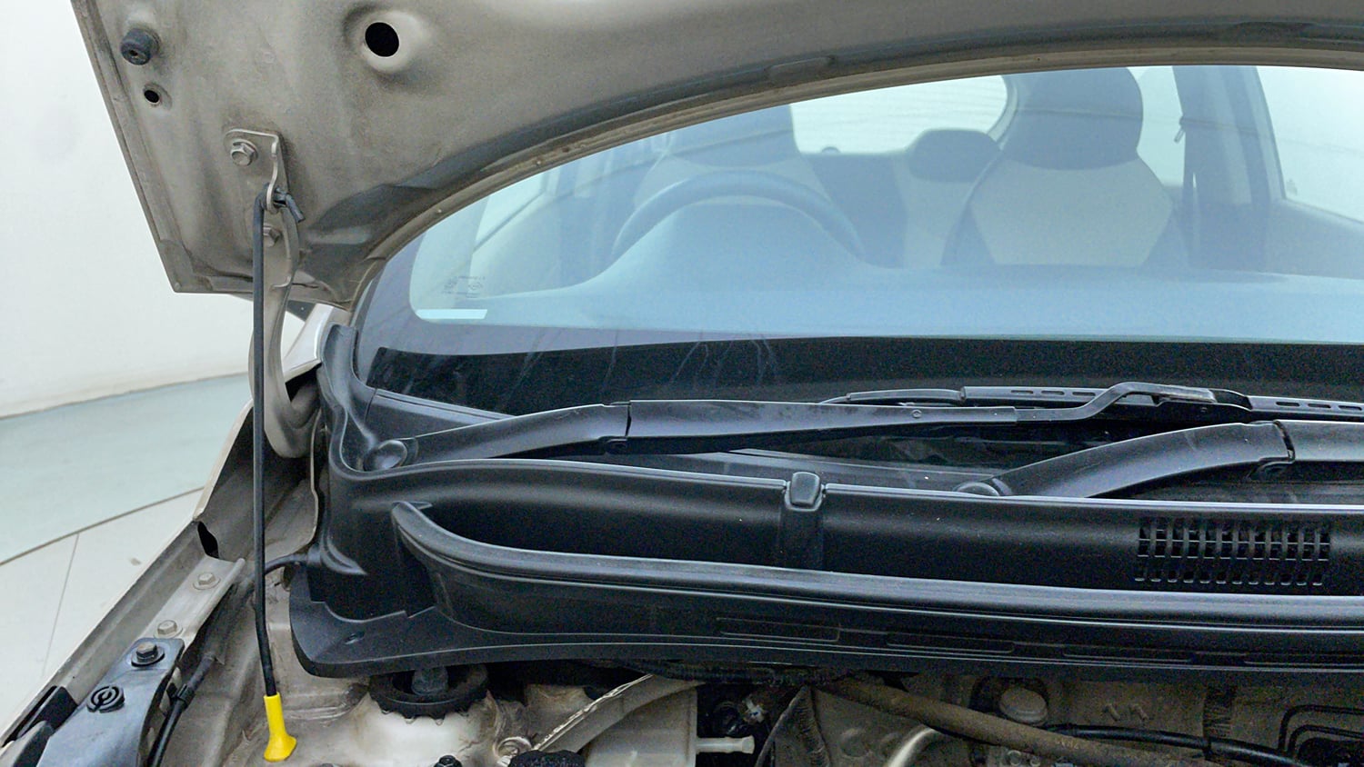 Used 2019 Hyundai Santro Sportz Petrol Manual engine ENGINE RIGHT SIDE HINGE & APRON VIEW