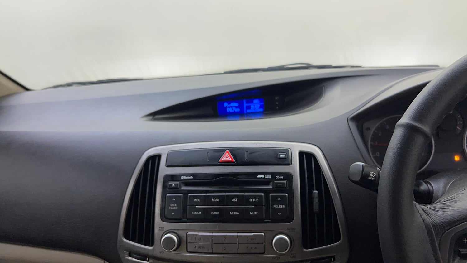 Used 2012 Hyundai i20 Sportz 1.2 Petrol Manual top_features Integrated (in-dash) music system