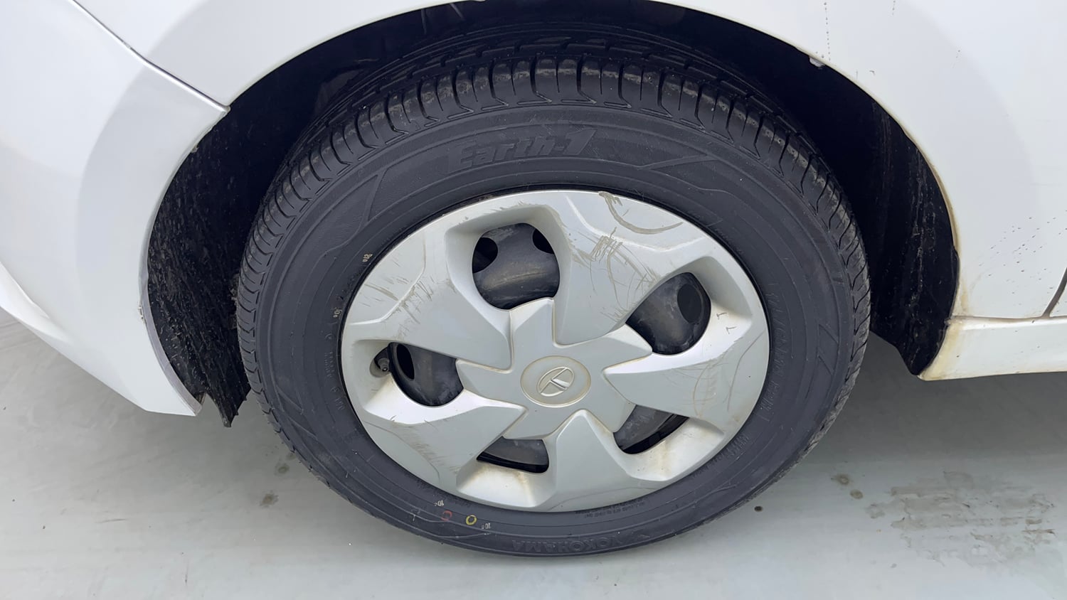 Used 2021 Tata Tiago XT Petrol Manual tyres LEFT FRONT TYRE RIM VIEW