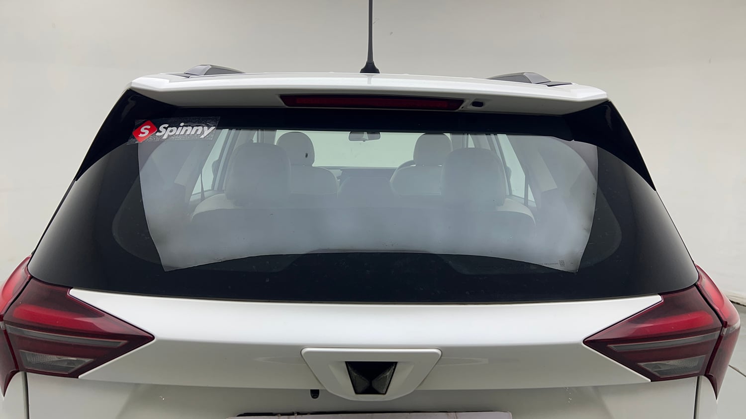 Used 2022 Mahindra XUV700 MX Petrol MT 5 STR Petrol Manual exterior BACK WINDSHIELD VIEW