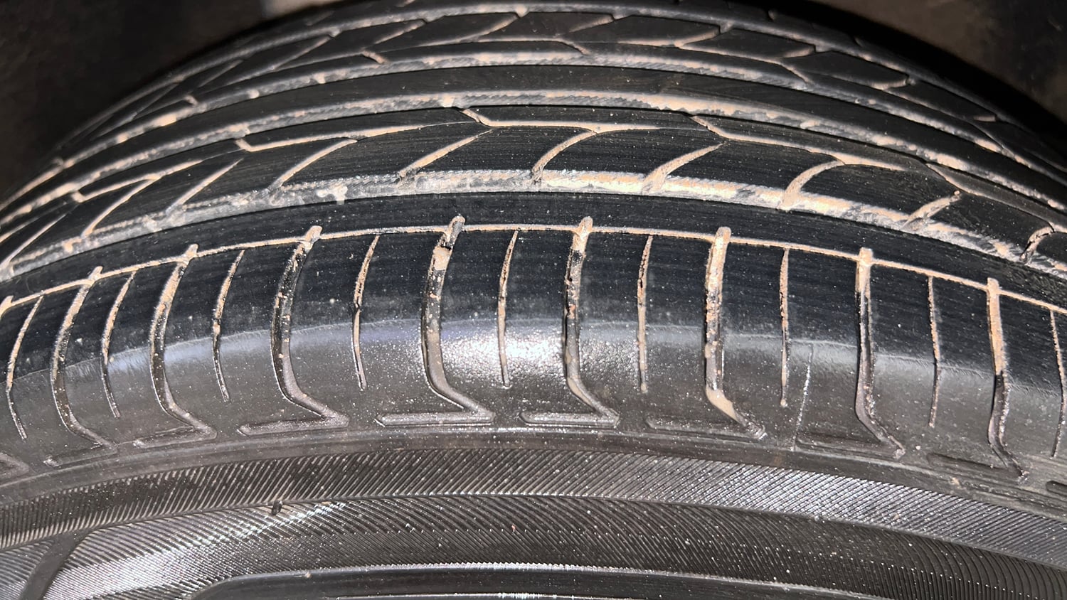 Used 2016 Maruti Suzuki Baleno Sigma 1.2 Petrol Manual tyres RIGHT REAR TYRE TREAD VIEW
