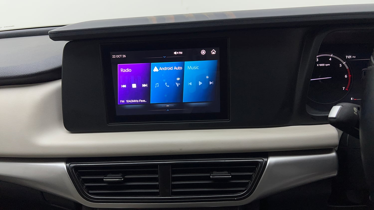 Used 2022 Mahindra XUV700 MX Petrol MT 5 STR Petrol Manual top_features Integrated (in-dash) music system