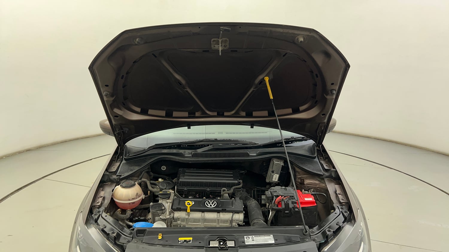 Used 2019 Volkswagen Vento Highline 1.6 (P) Petrol Manual engine ENGINE & BONNET OPEN FRONT VIEW