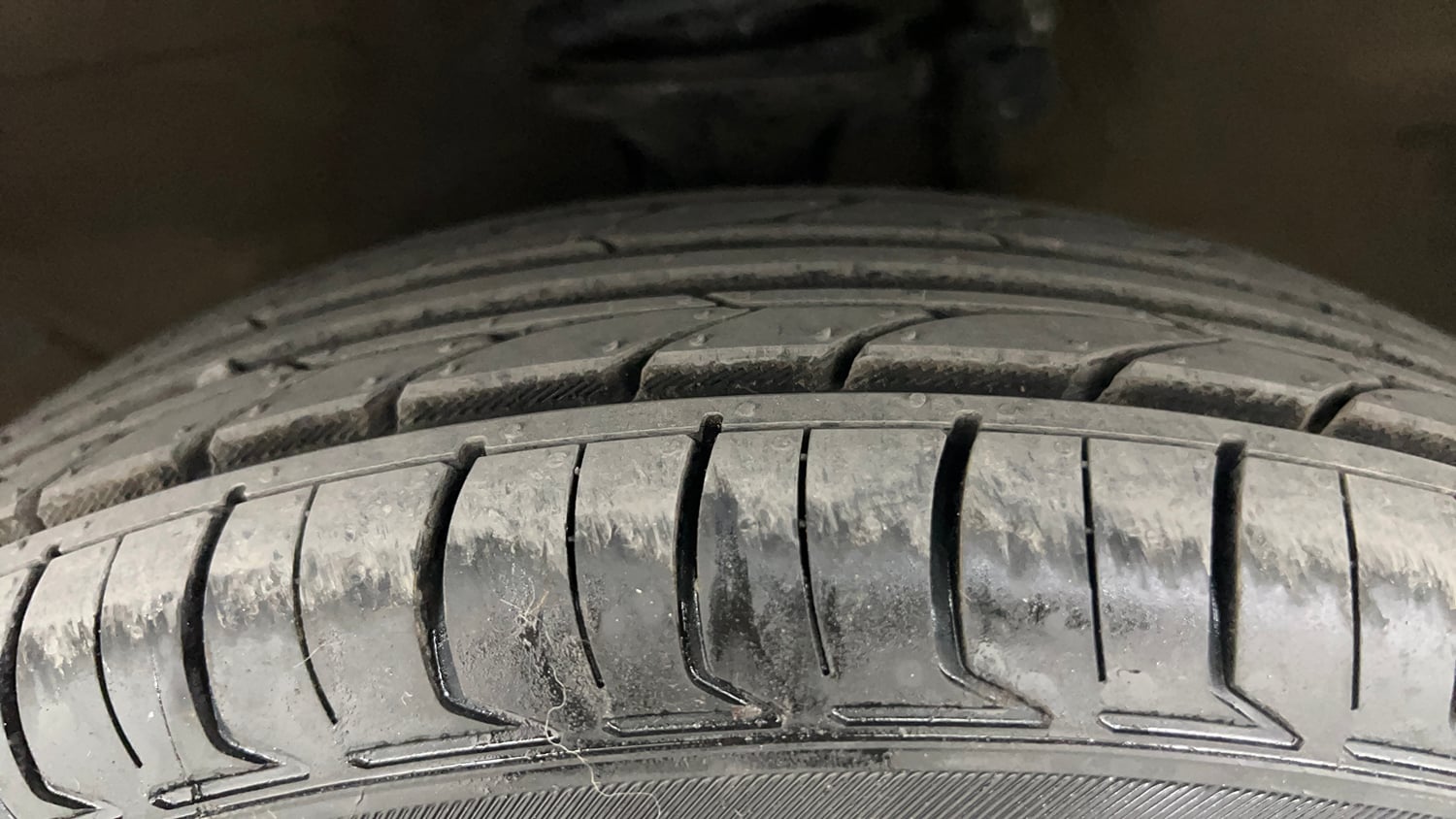 Used 2016 Maruti Suzuki Alto 800 Lxi Petrol Manual tyres LEFT FRONT TYRE TREAD VIEW