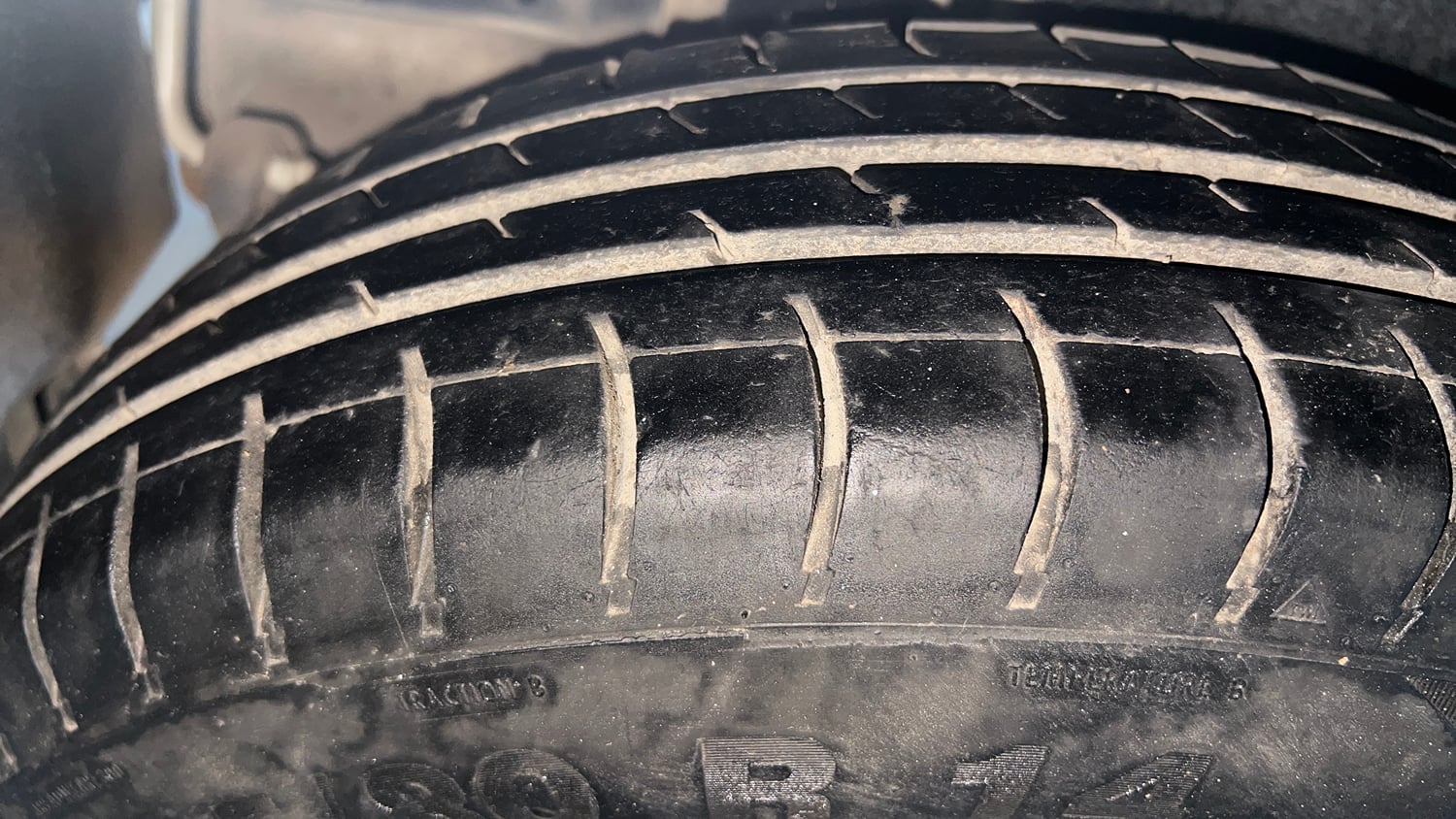 Used 2013 Maruti Suzuki Swift VXI CNG (Outside Fitted) Cng Manual tyres RIGHT REAR TYRE TREAD VIEW