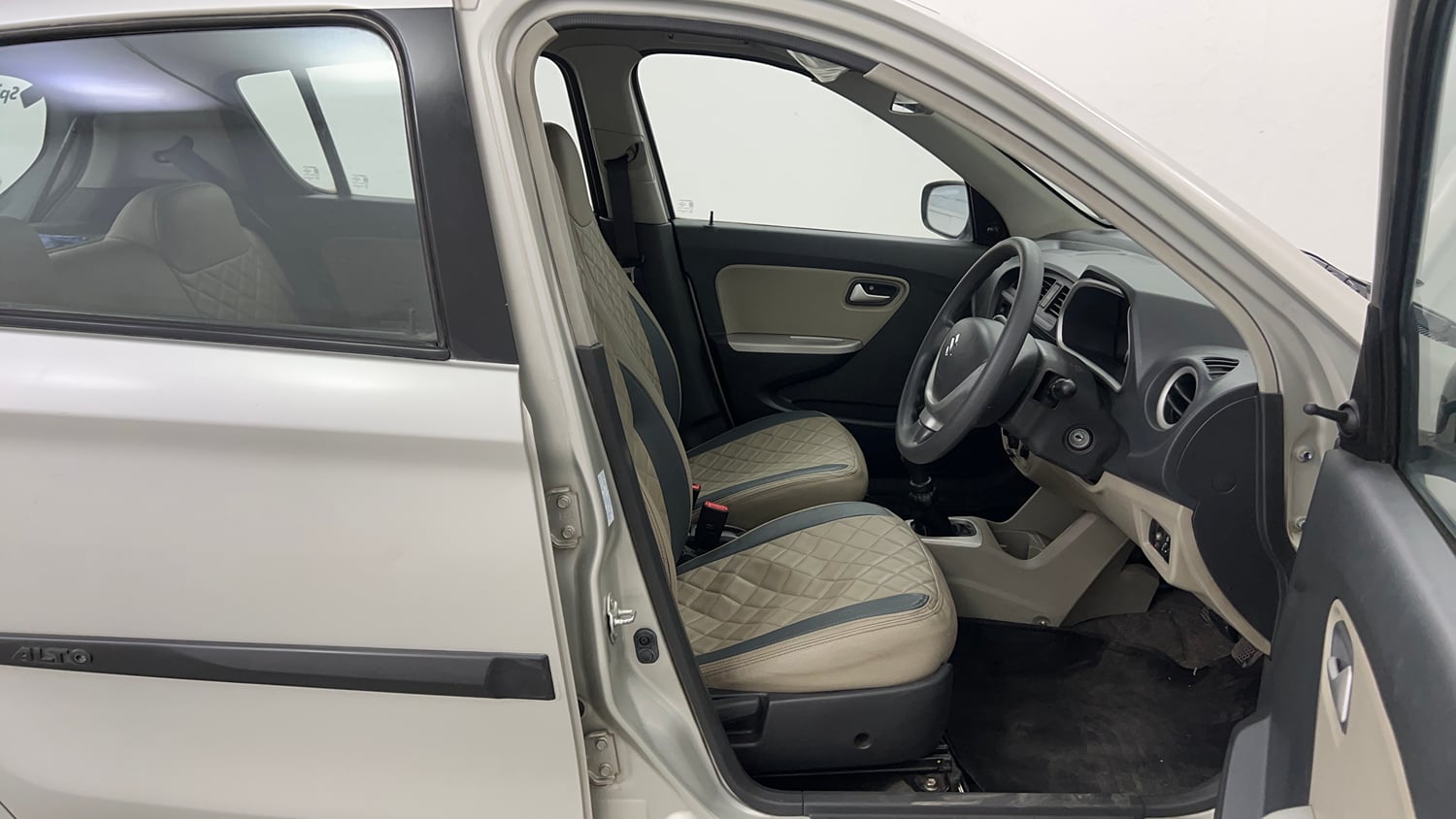 Used 2015 Maruti Suzuki Alto K10 VXi Petrol Manual interior RIGHT SIDE FRONT DOOR CABIN VIEW