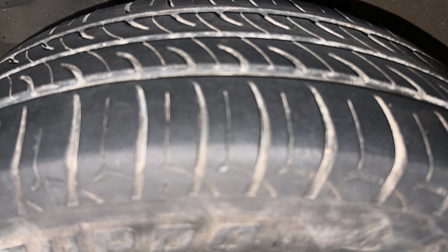 Used 2017 Honda City V Petrol Petrol Manual tyres LEFT FRONT TYRE TREAD VIEW