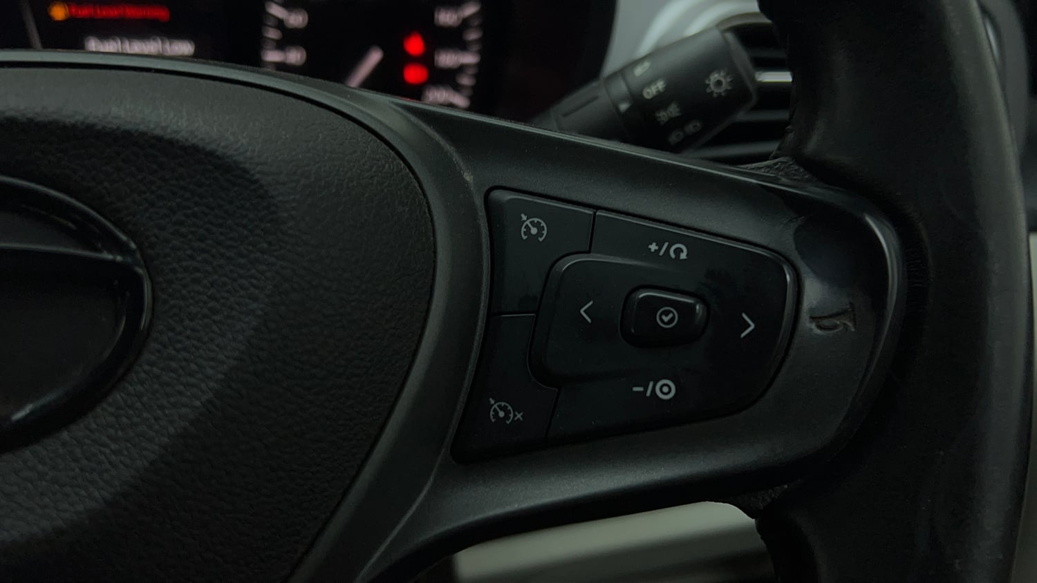 Used 2021 Tata Altroz XZ Petrol Petrol Manual top_features Cruise control