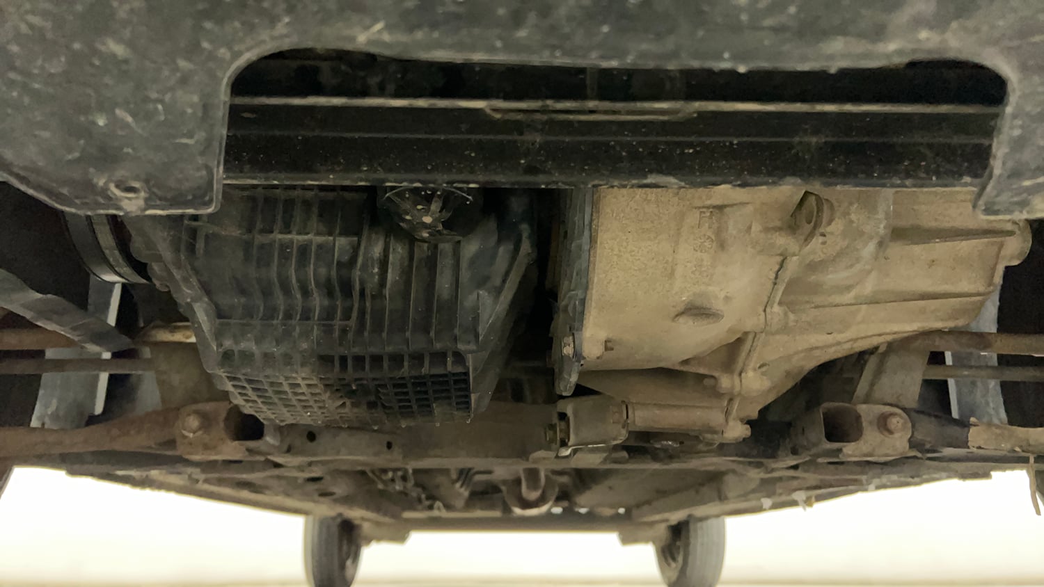 Used 2018 Renault Kwid 1.0 RXL Petrol Manual extra FRONT LEFT UNDERBODY VIEW