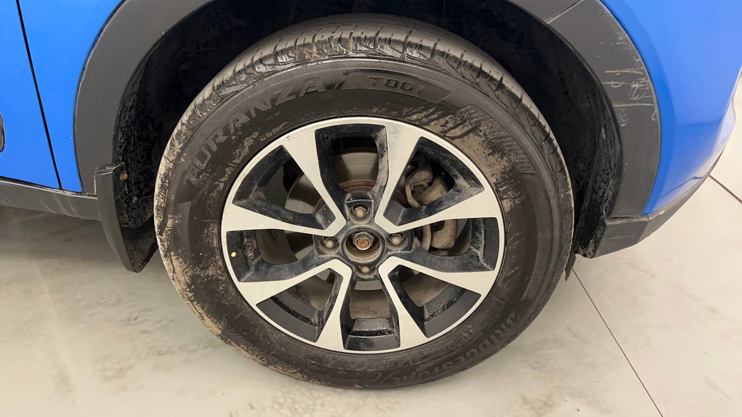 Used 2020 Tata Nexon XZA Plus (O) Dual Tone Petrol Automatic tyres RIGHT FRONT TYRE RIM VIEW