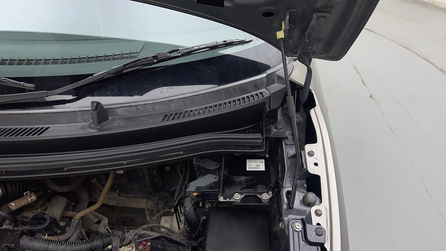 Used 2023 Maruti Suzuki Wagon R VXI 1.0 Petrol Manual engine ENGINE LEFT SIDE HINGE & APRON VIEW