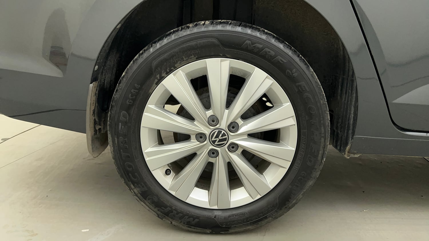 Used 2024 Volkswagen Virtus Highline 1.0 TSI MT Petrol Manual tyres RIGHT REAR TYRE RIM VIEW