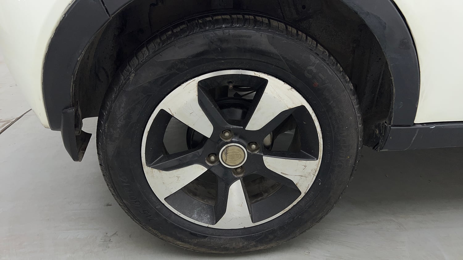 Used 2018 Tata Nexon XZA Plus Petrol Petrol Automatic tyres RIGHT REAR TYRE RIM VIEW