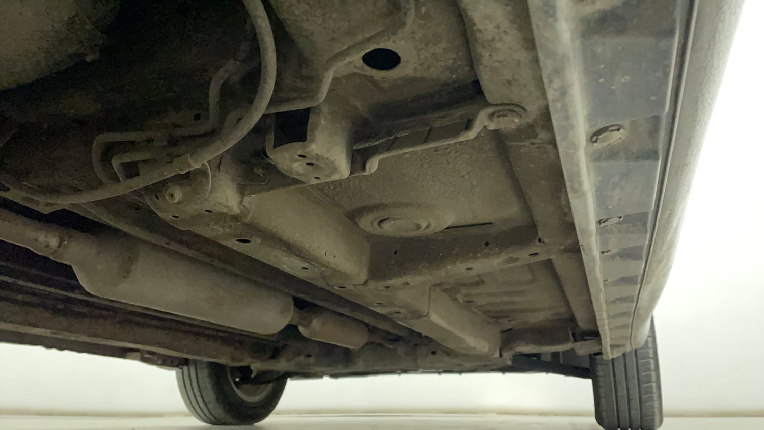 Used 2015 Maruti Suzuki Swift ZXi Petrol Manual extra REAR RIGHT UNDERBODY VIEW