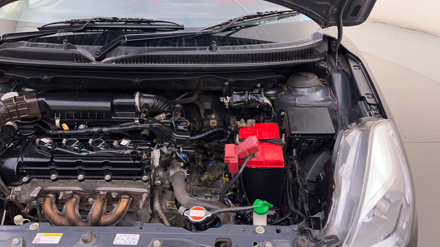 Used 2016 Maruti Suzuki Baleno Sigma 1.2 Petrol Manual engine ENGINE LEFT SIDE HINGE & APRON VIEW