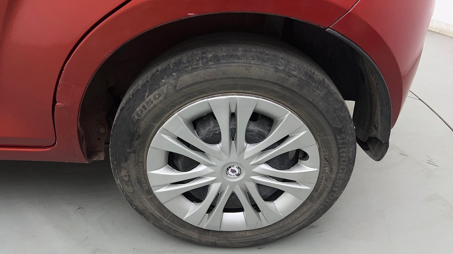 Used 2017 Maruti Suzuki Ignis Delta 1.2 MT Petrol Manual tyres LEFT REAR TYRE RIM VIEW