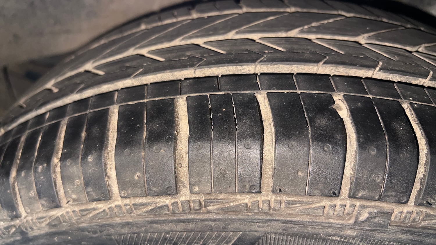 Used 2015 Hyundai Grand i10 Sportz 1.2 Kappa VTVT Petrol Manual tyres LEFT REAR TYRE TREAD VIEW