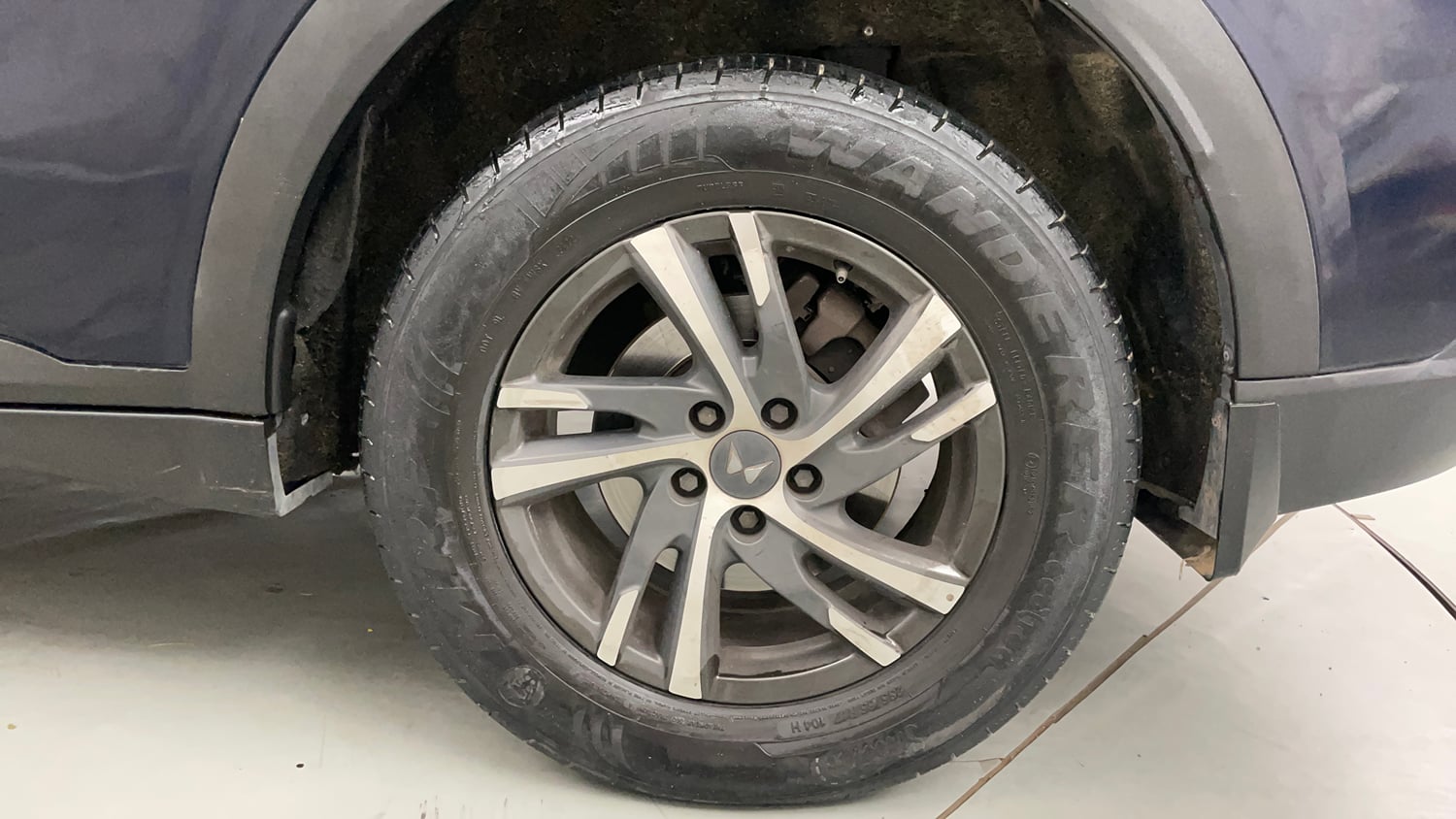Used 2022 Mahindra XUV700 AX 5 Petrol AT 5 STR Petrol Automatic tyres LEFT REAR TYRE RIM VIEW