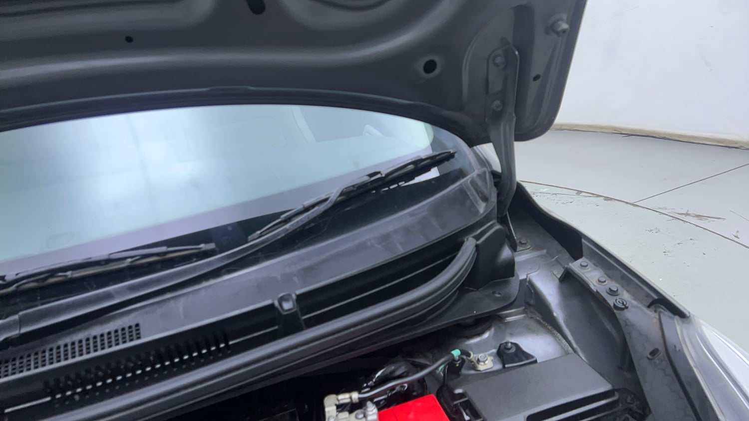 Used 2021 Hyundai Aura SX Plus 1.2 AMT Petrol Petrol Automatic engine ENGINE LEFT SIDE HINGE & APRON VIEW