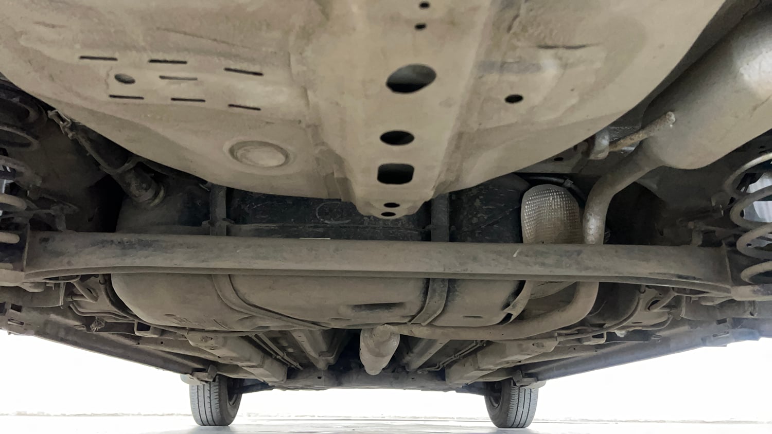 Used 2018 Maruti Suzuki Swift VXI (O) Petrol Manual extra REAR UNDERBODY VIEW (TAKEN FROM REAR)