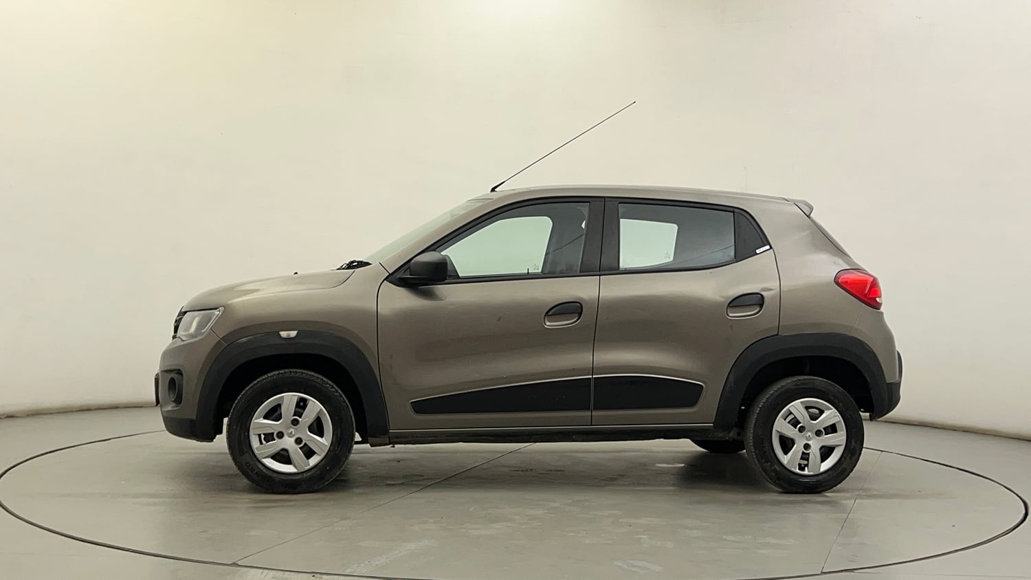 Used 2018 Renault Kwid 1.0 RXL Petrol Manual exterior LEFT SIDE VIEW