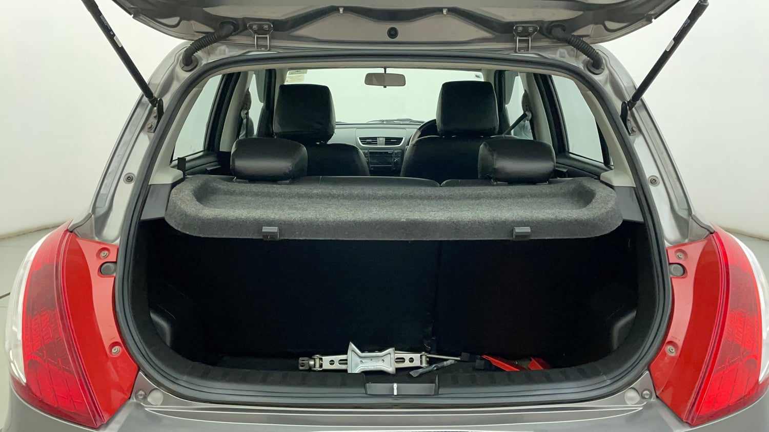 Used 2015 Maruti Suzuki Swift ZXi Petrol Manual interior DICKY INSIDE VIEW